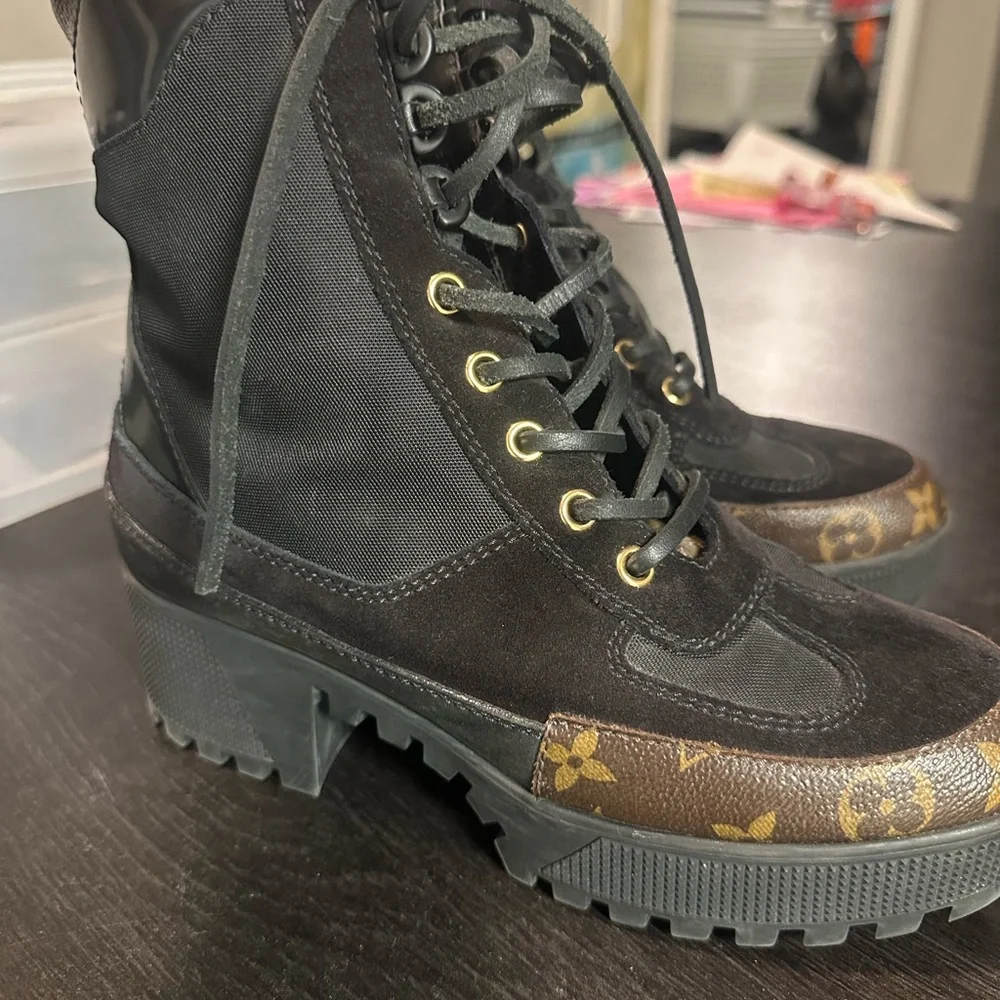 Louis Vuitton Black Suede and Monogram Lace-Up Platform Desert Laureate Boots - Picture 4 of 9
